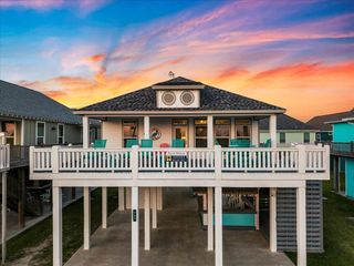 966 Pelican Lane, Crystal Beach, TX 77650
