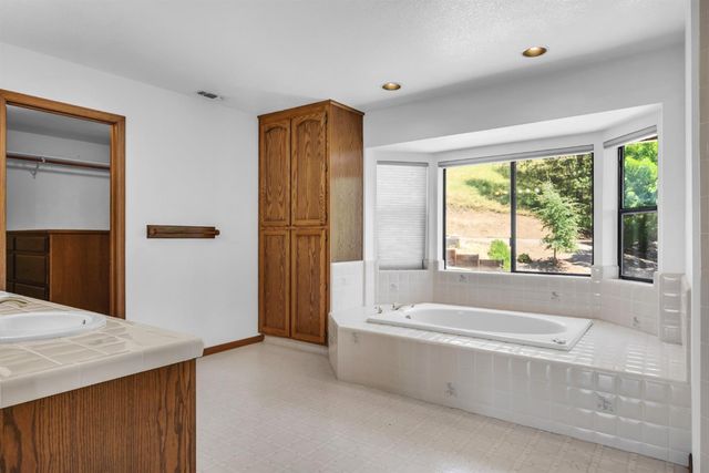 6287 Oak Hill Rd, Placerville, CA 95667