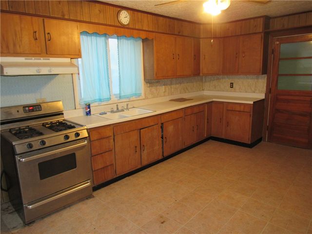 47 Montezuma Street, Lyons, NY 14489