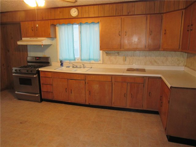 47 Montezuma Street, Lyons, NY 14489