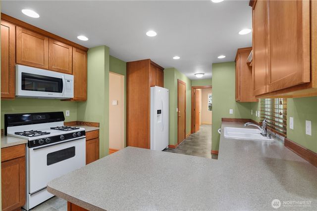 7813 Pamela Court SE, Lacey, WA 98503