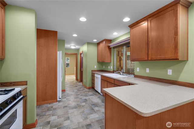 7813 Pamela Court SE, Lacey, WA 98503
