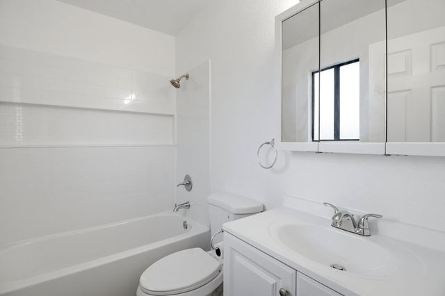 2104 Olive Branch Dr, Modesto, CA 95351