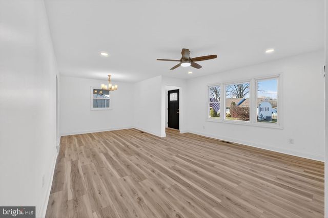 35 OLD MANOR RD, Newark, DE 19711