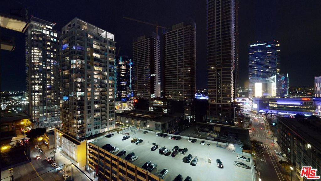 Image 12 of property listing at 1100 S HOPE Street 1516, Los Angeles, CA 90015