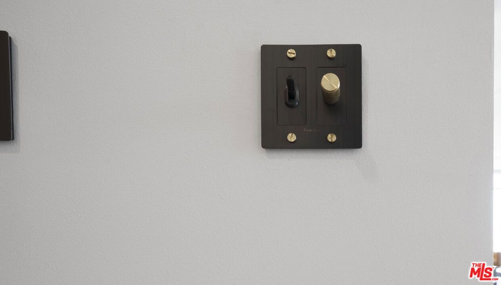 Image 17 of property listing at 1100 S HOPE Street 1516, Los Angeles, CA 90015