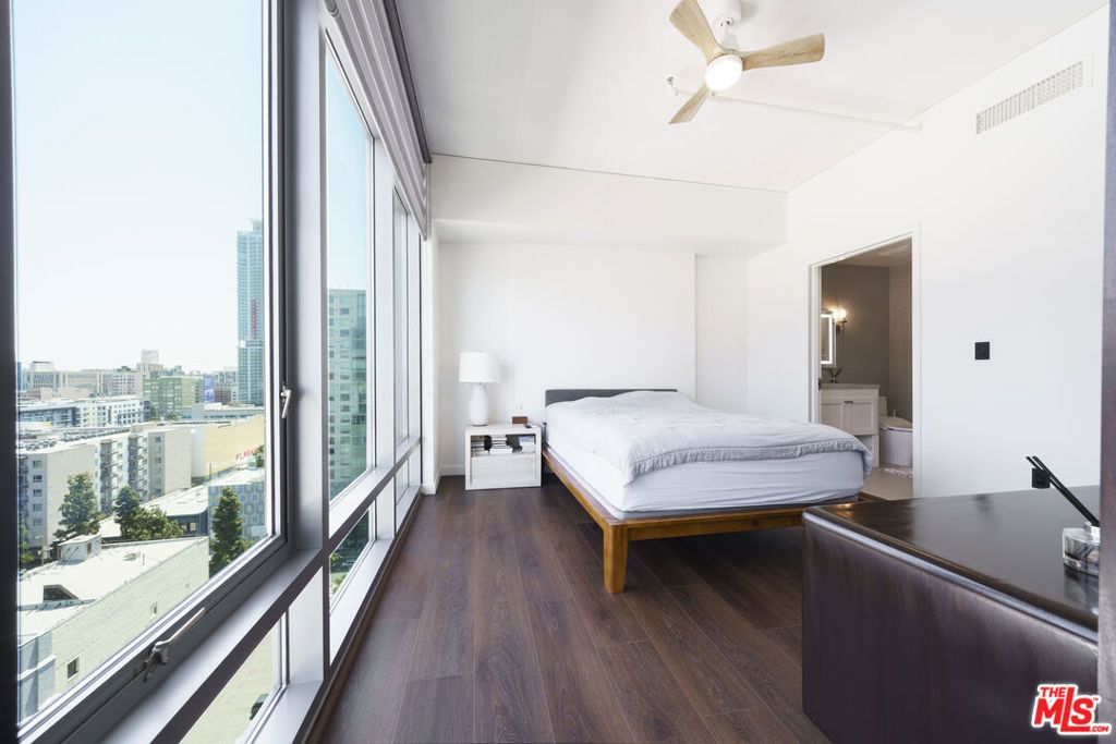 Image 23 of property listing at 1100 S HOPE Street 1516, Los Angeles, CA 90015