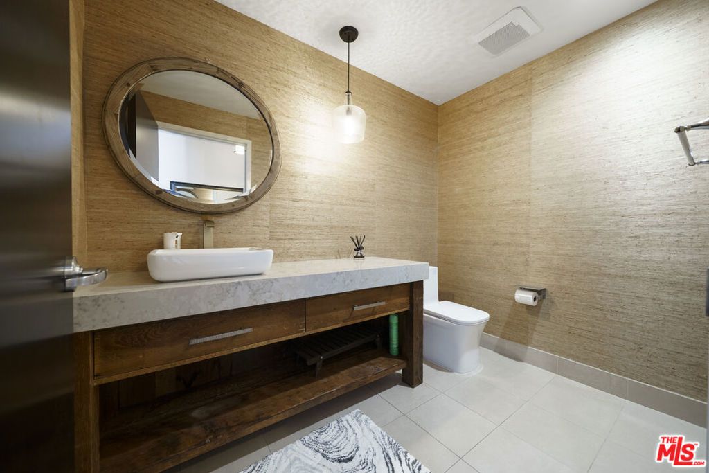 Image 28 of property listing at 1100 S HOPE Street 1516, Los Angeles, CA 90015