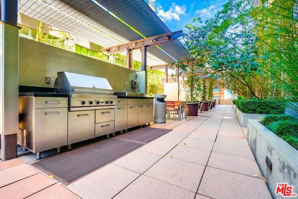 Image 33 of property listing at 1100 S HOPE Street 1516, Los Angeles, CA 90015