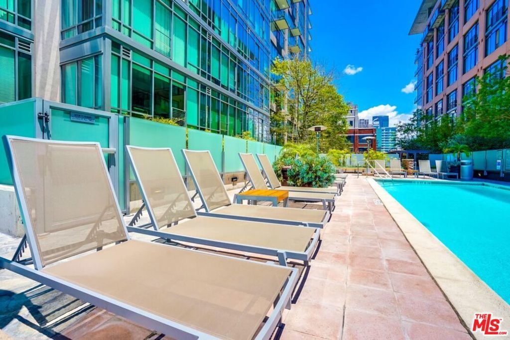 Image 37 of property listing at 1100 S HOPE Street 1516, Los Angeles, CA 90015