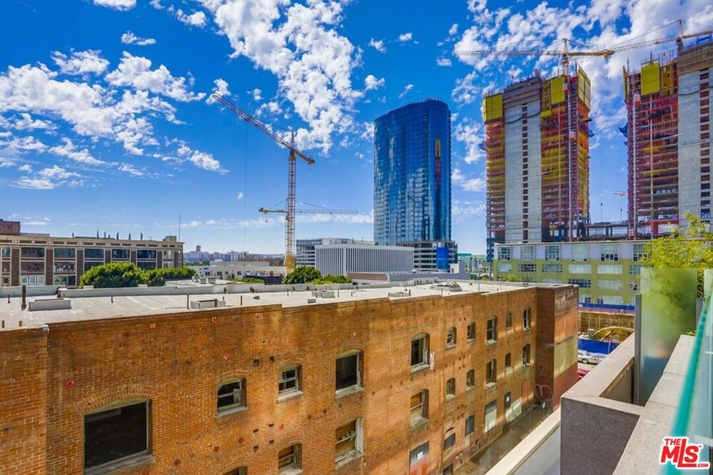 Image 38 of property listing at 1100 S HOPE Street 1516, Los Angeles, CA 90015