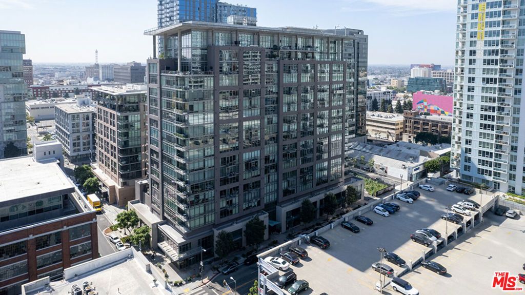 Image 49 of property listing at 1100 S HOPE Street 1516, Los Angeles, CA 90015