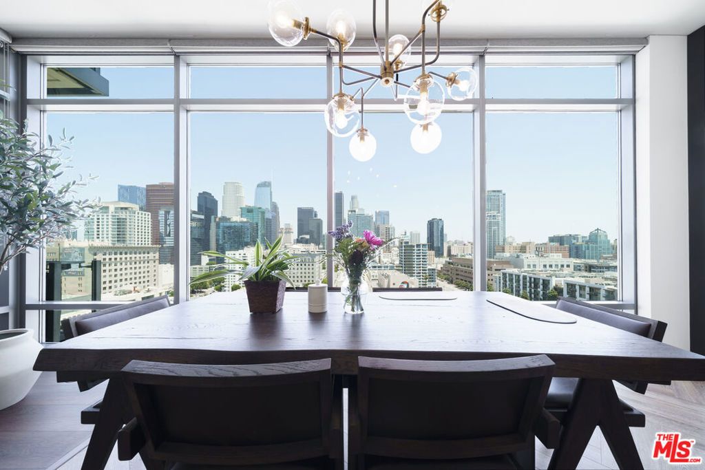 Image 5 of property listing at 1100 S HOPE Street 1516, Los Angeles, CA 90015