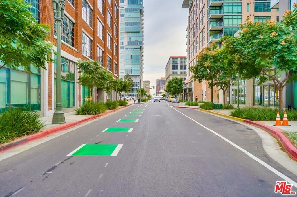 Image 53 of property listing at 1100 S HOPE Street 1516, Los Angeles, CA 90015