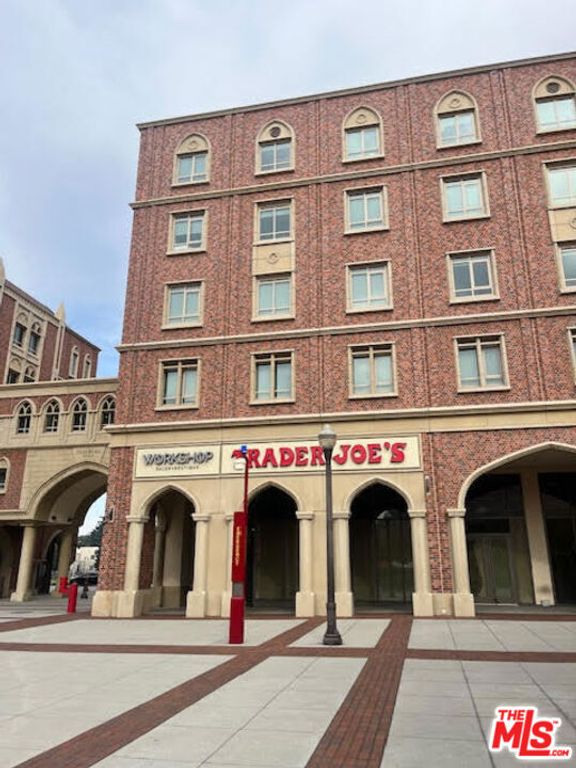 Image 59 of property listing at 1100 S HOPE Street 1516, Los Angeles, CA 90015