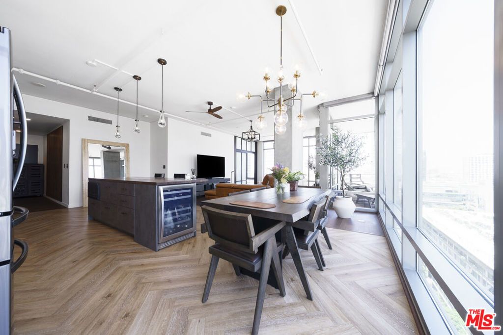 Image 6 of property listing at 1100 S HOPE Street 1516, Los Angeles, CA 90015