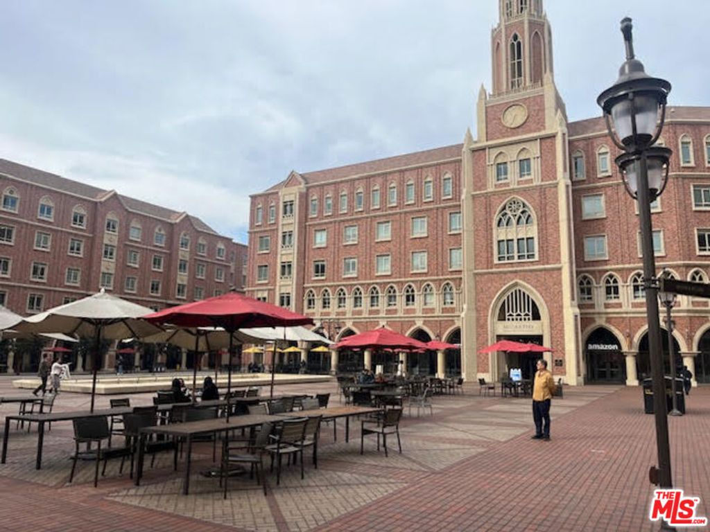 Image 60 of property listing at 1100 S HOPE Street 1516, Los Angeles, CA 90015