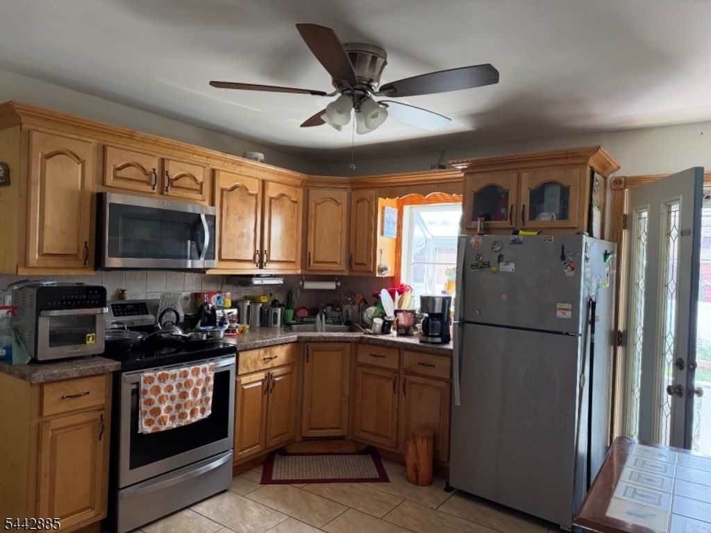 22 Longview Ave, Carteret Boro, NJ 07008 — photo 3