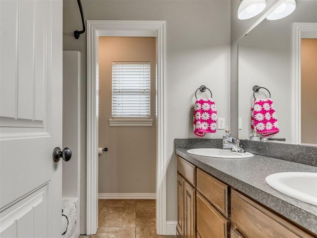 13692 S County Line Road, Cashion, OK 73016