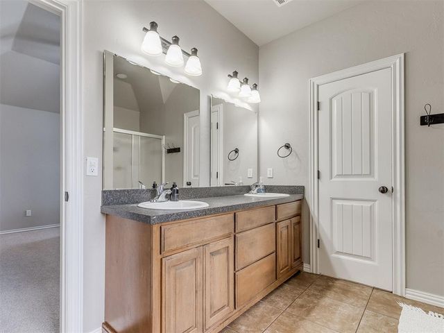 13692 S County Line Road, Cashion, OK 73016