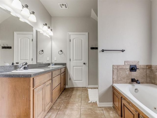 13692 S County Line Road, Cashion, OK 73016