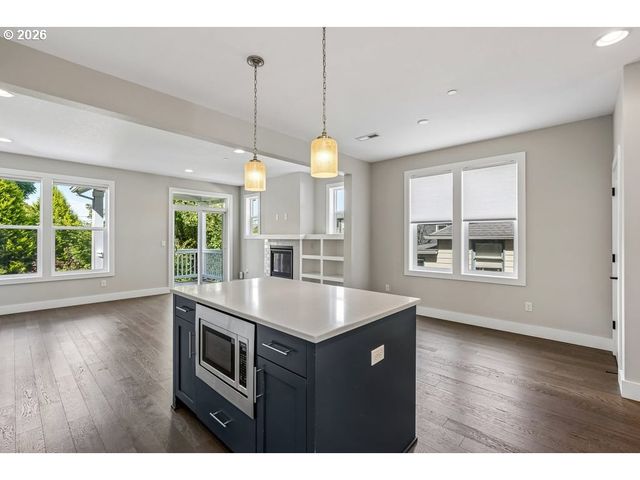 2027 Se HAROLD St, Portland, OR 97202