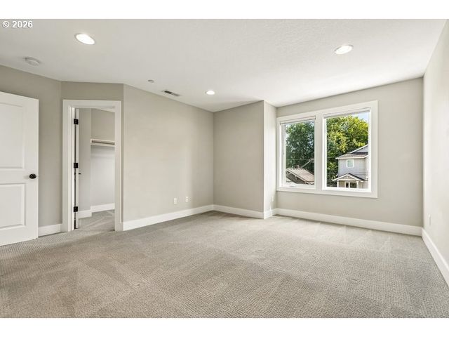 2027 Se HAROLD St, Portland, OR 97202