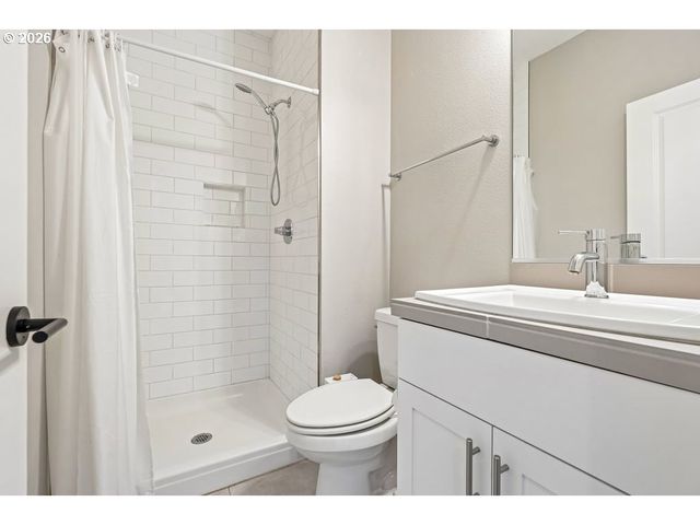 2027 Se HAROLD St, Portland, OR 97202
