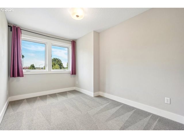 2027 Se HAROLD St, Portland, OR 97202