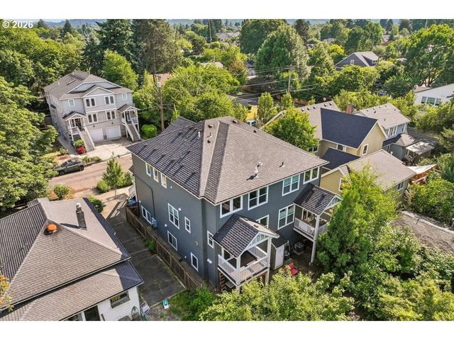 2027 Se HAROLD St, Portland, OR 97202