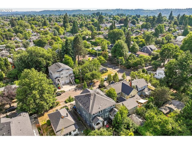 2027 Se HAROLD St, Portland, OR 97202