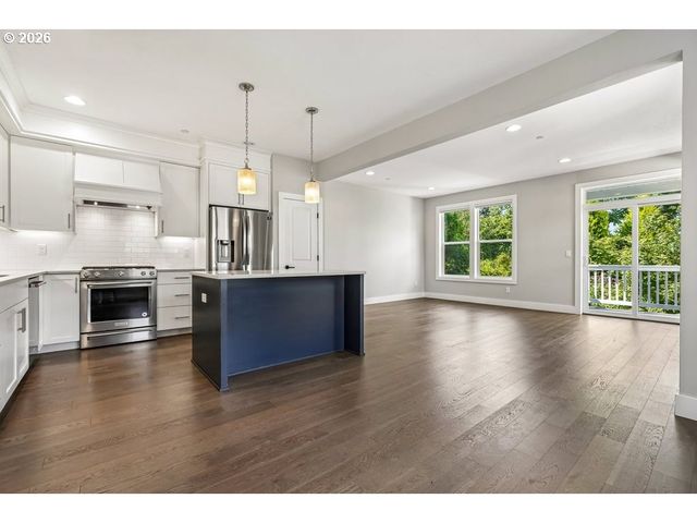 2027 Se HAROLD St, Portland, OR 97202