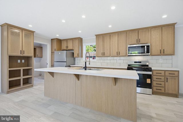 824 CARRIE CT, Lancaster, PA 17601