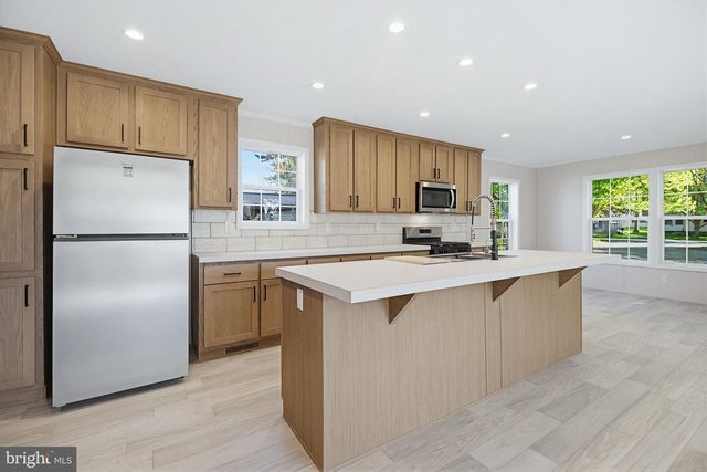 824 CARRIE CT, Lancaster, PA 17601