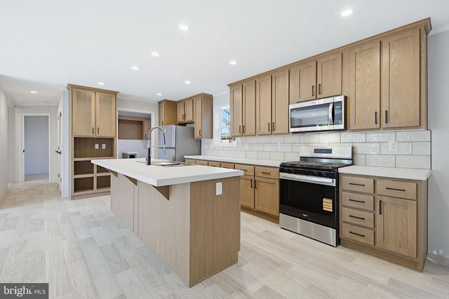 824 CARRIE CT, Lancaster, PA 17601