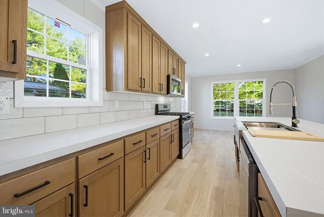 824 CARRIE CT, Lancaster, PA 17601