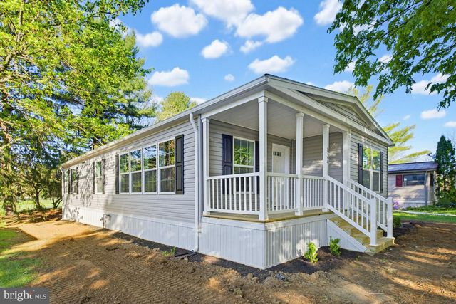 824 CARRIE CT, Lancaster, PA 17601