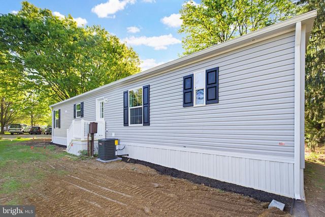 824 CARRIE CT, Lancaster, PA 17601