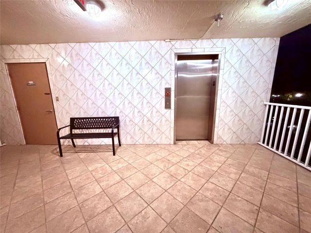 7302 S Devon Drive 307, Fort Lauderdale, FL 33321