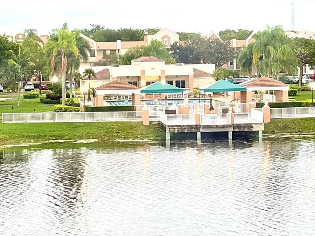 7302 S Devon Drive 307, Fort Lauderdale, FL 33321