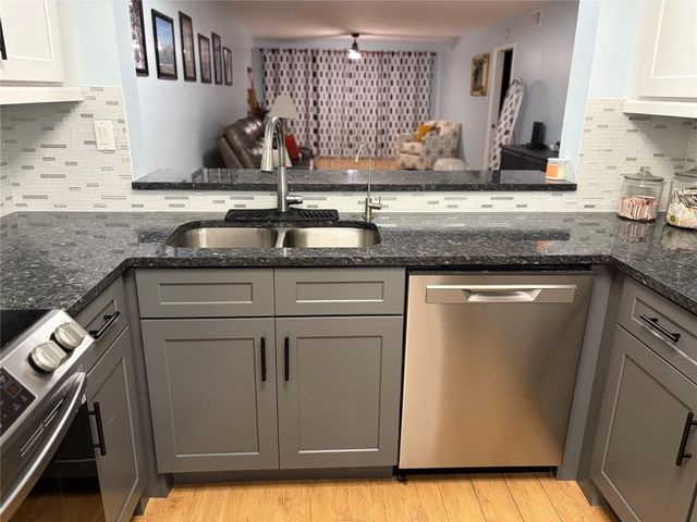 7302 S Devon Drive 307, Fort Lauderdale, FL 33321