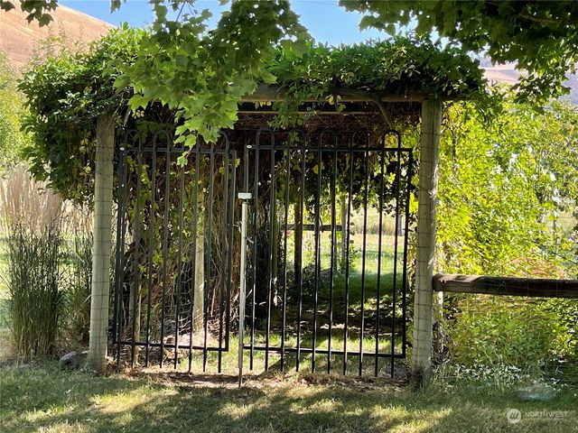 103 Wolf Fork Road, Dayton, WA 99328