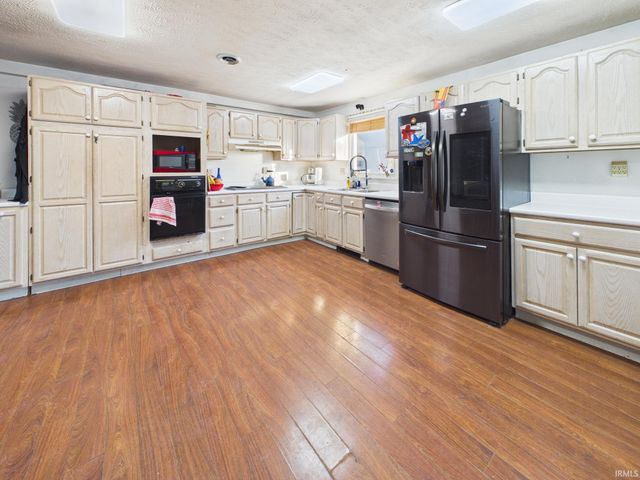 201 N Greenbriar Road, Muncie, IN 47304