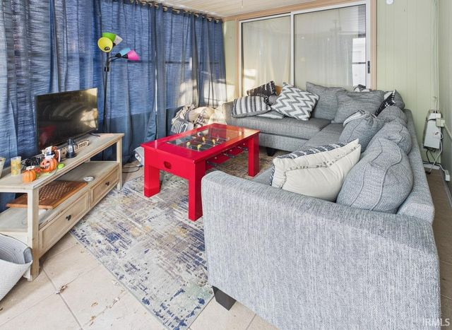 201 N Greenbriar Road, Muncie, IN 47304