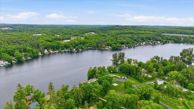27 North Shore Road, Windham, NH 03087