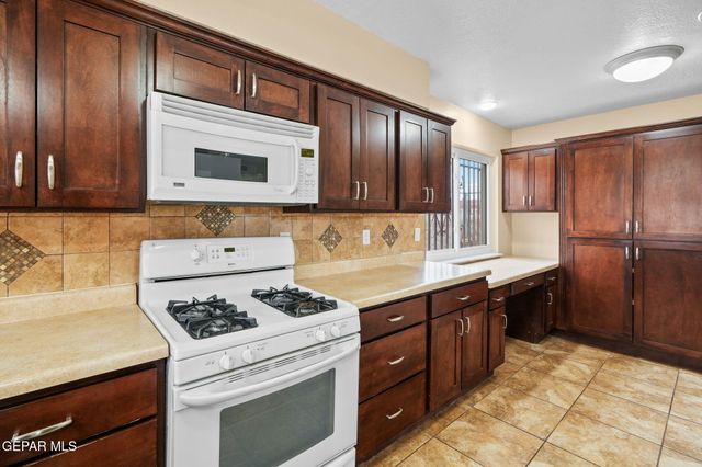 10817 TONY JACKLIN Drive, El Paso, TX 79935