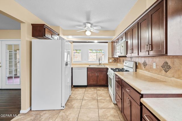 10817 TONY JACKLIN Drive, El Paso, TX 79935