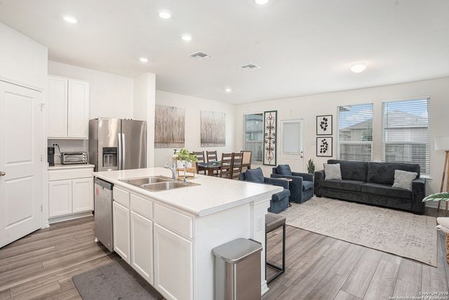 4646 Nightstar, Von Ormy, TX 78073