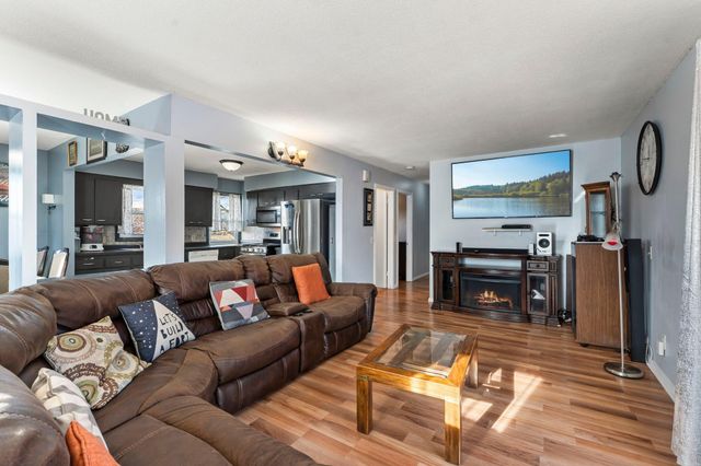 2130 Douglas Drive N, Golden Valley, MN 55422