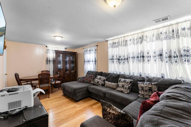 2130 Douglas Drive N, Golden Valley, MN 55422